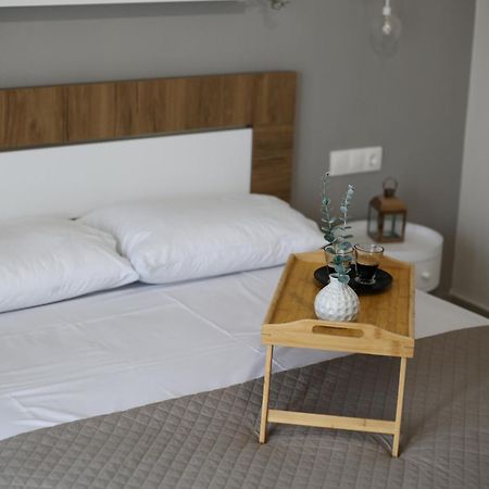 Our Home-Fully Renovated Apartments And Studios By The Sea 니키티 외부 사진
