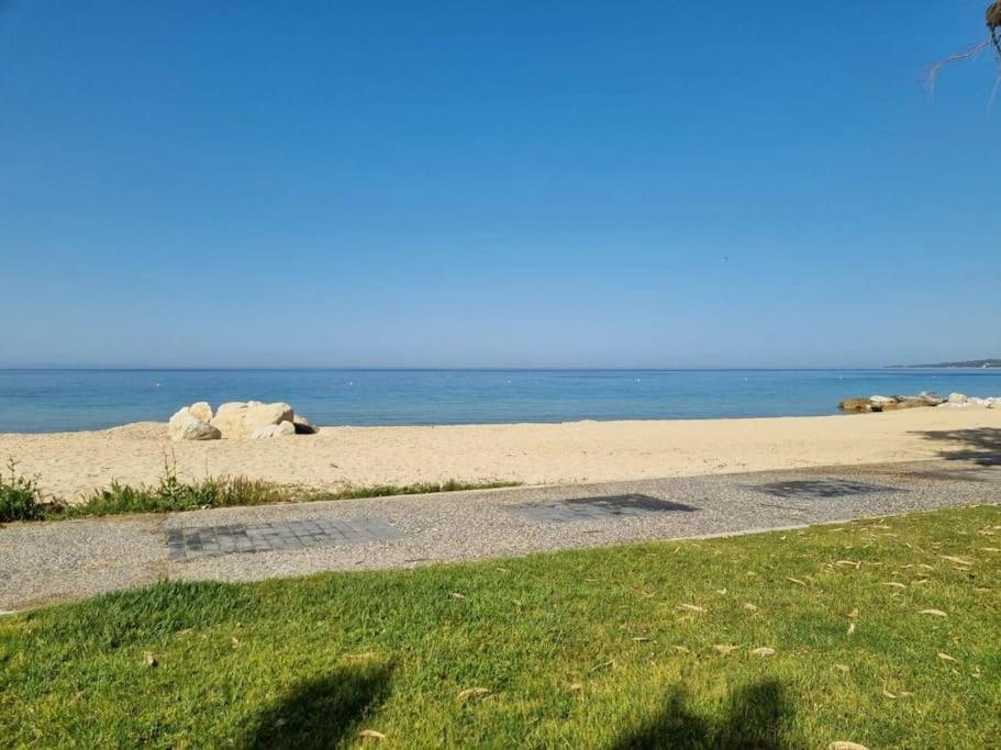 Our Home-Fully Renovated Apartments And Studios By The Sea 니키티 외부 사진