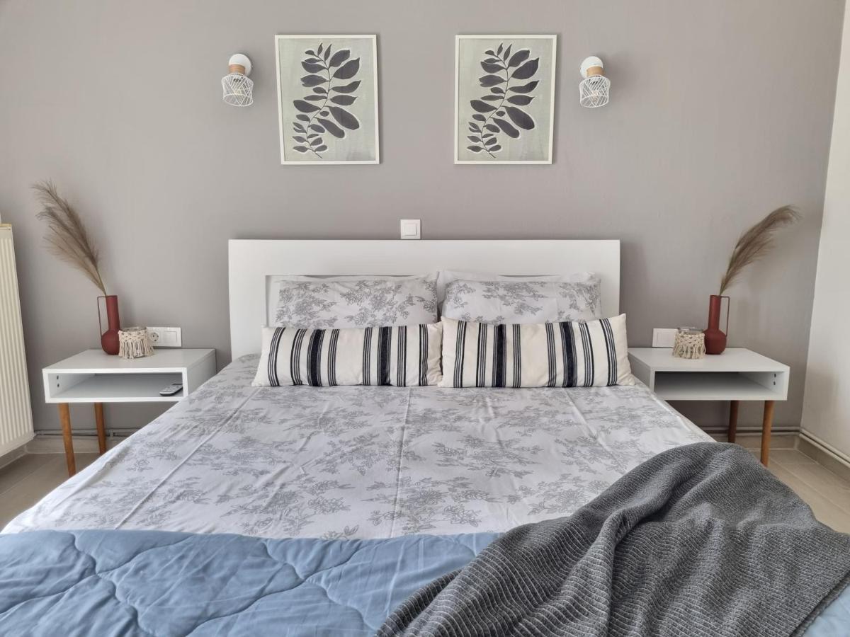 Our Home-Fully Renovated Apartments And Studios By The Sea 니키티 외부 사진