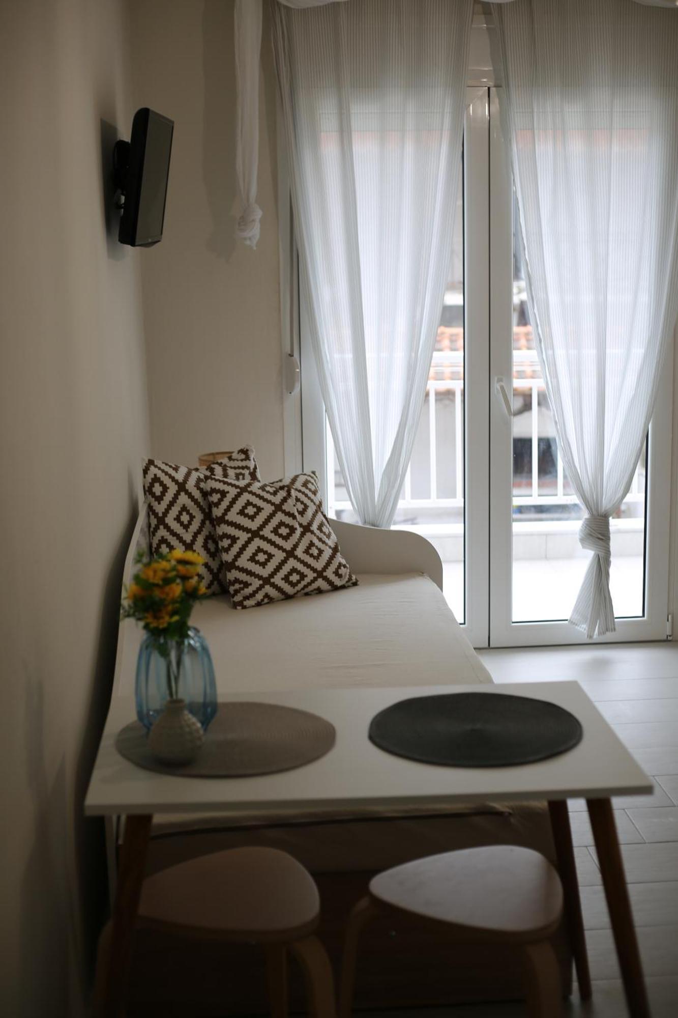 Our Home-Fully Renovated Apartments And Studios By The Sea 니키티 외부 사진