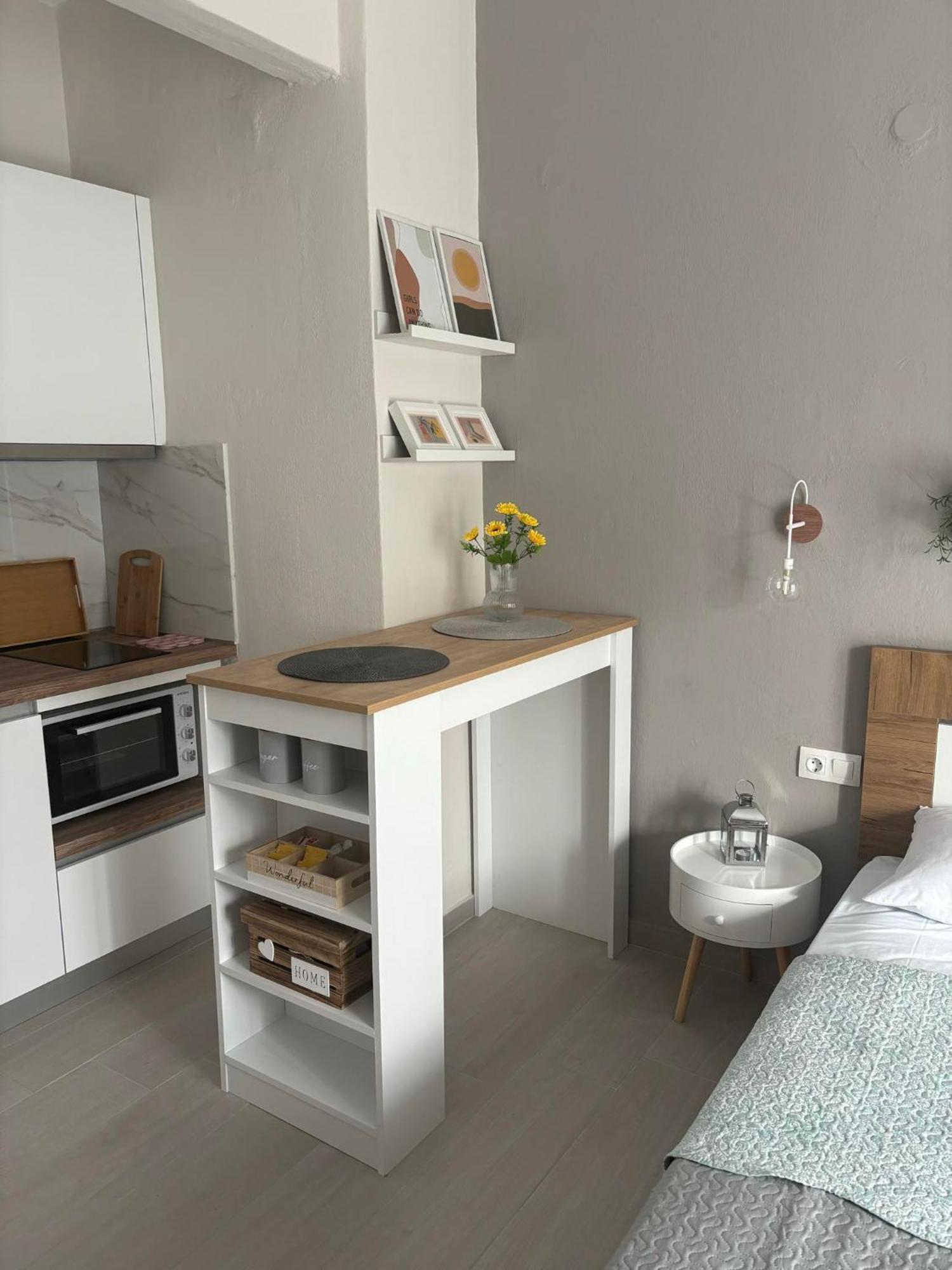 Our Home-Fully Renovated Apartments And Studios By The Sea 니키티 외부 사진