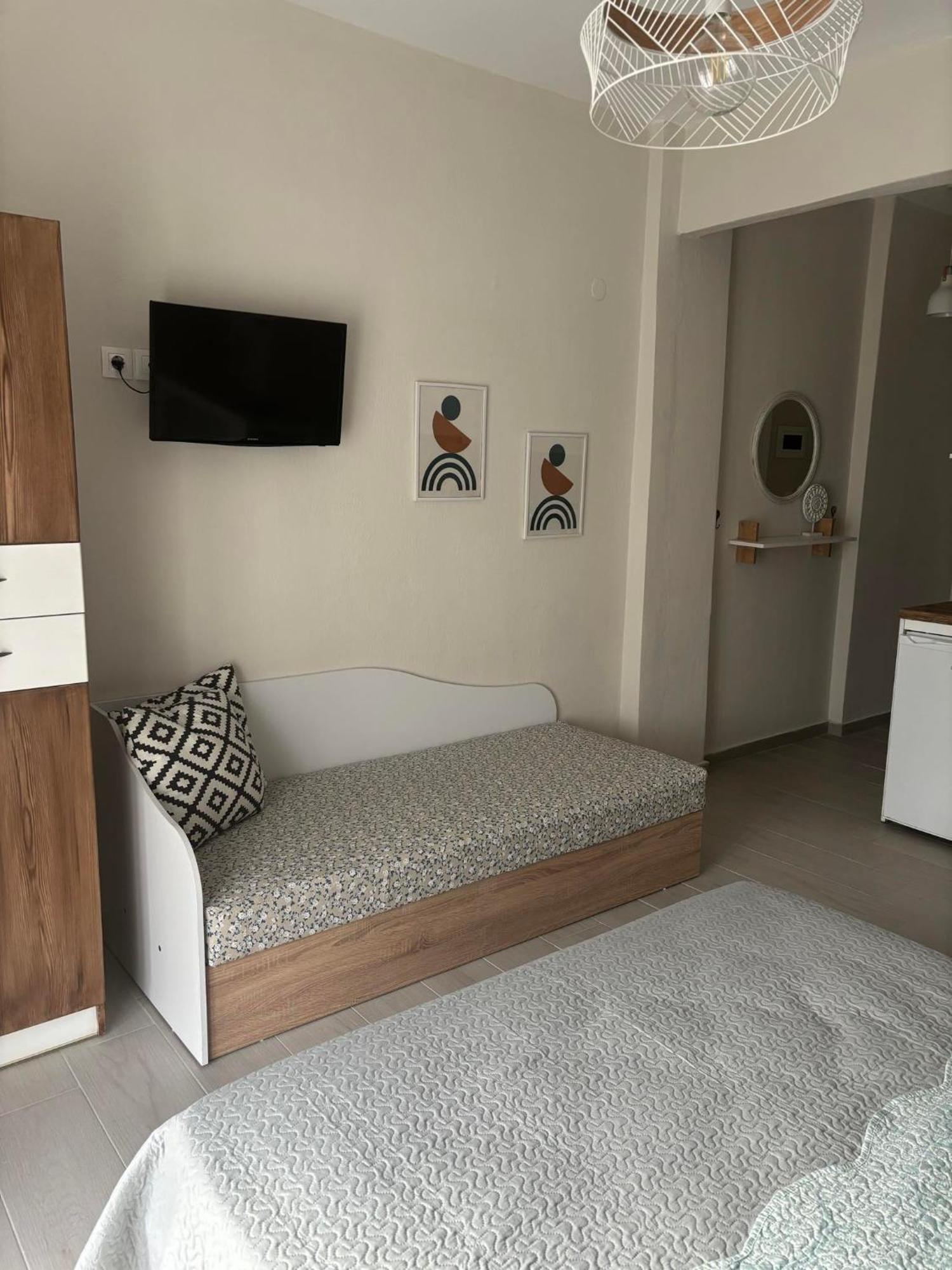 Our Home-Fully Renovated Apartments And Studios By The Sea 니키티 외부 사진