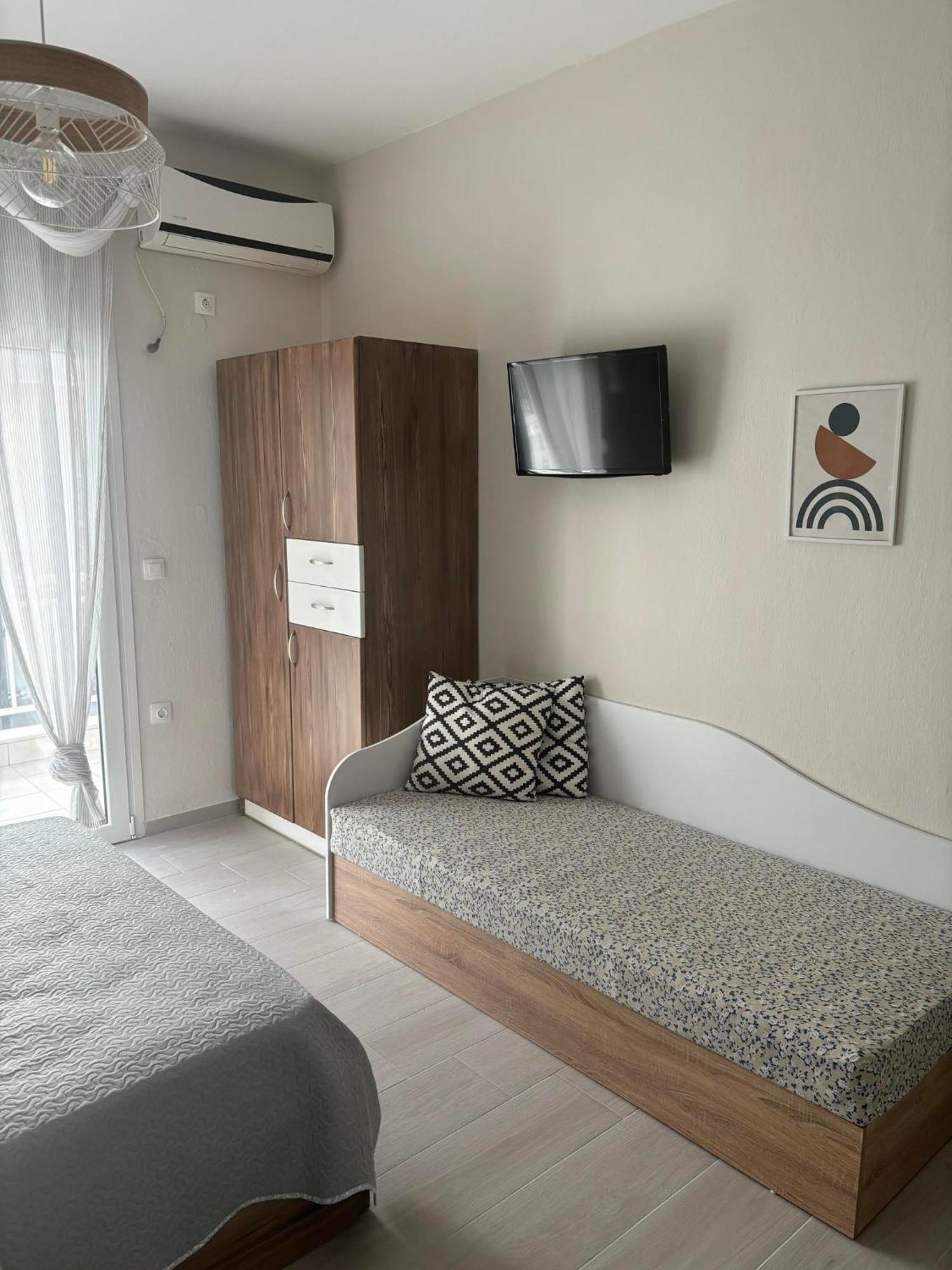 Our Home-Fully Renovated Apartments And Studios By The Sea 니키티 외부 사진